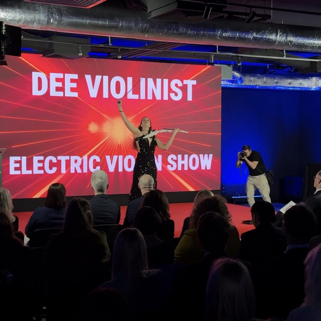 Electric Violin Show Dee Violinist