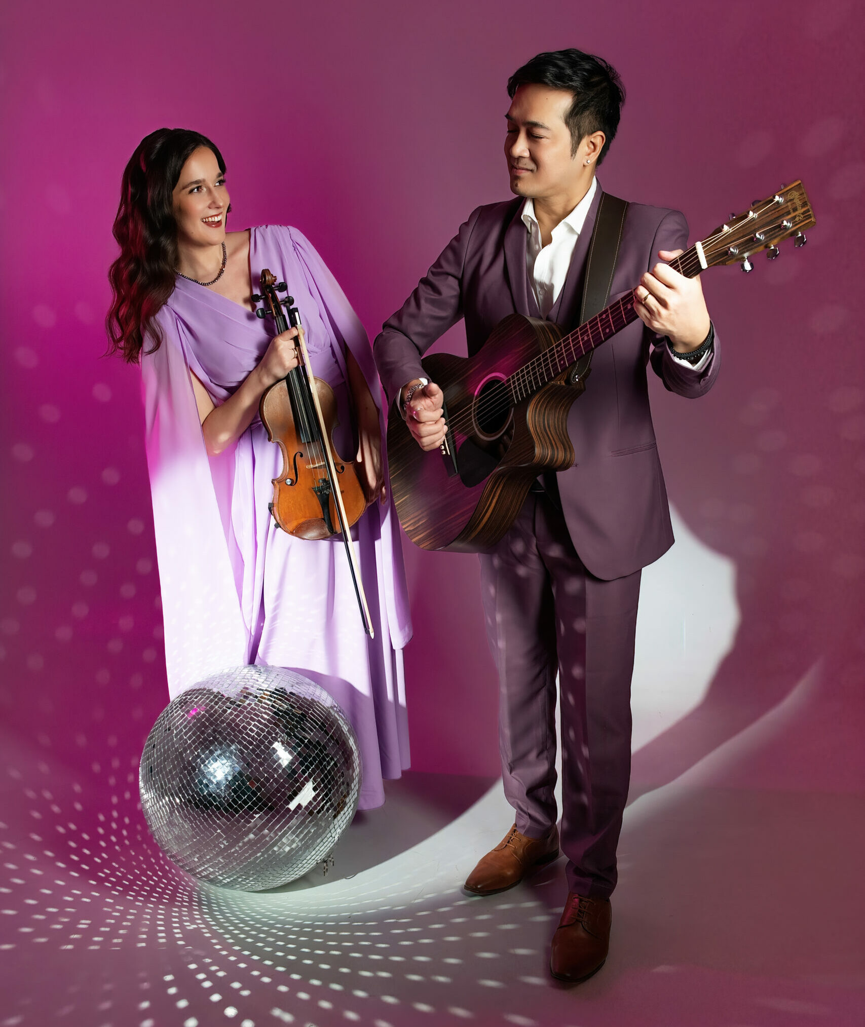 Staranie wyselekcjonowani i profesjonalni artyści sceniczni