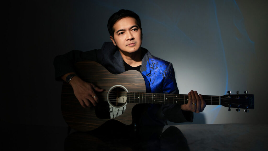 Śpiewający gitarzysta Zee