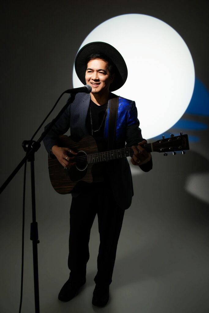 wokalista gitarzysta z warszawy